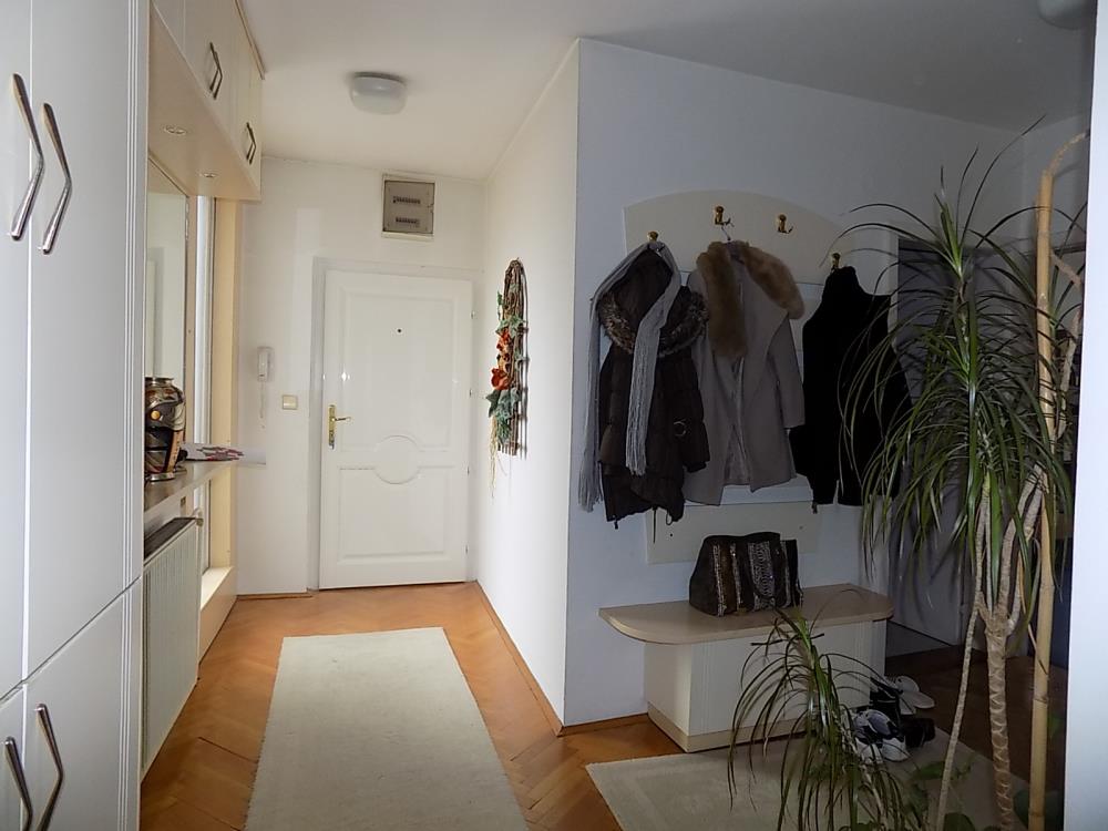 Na prodaju komforan stan u strogom centru 1