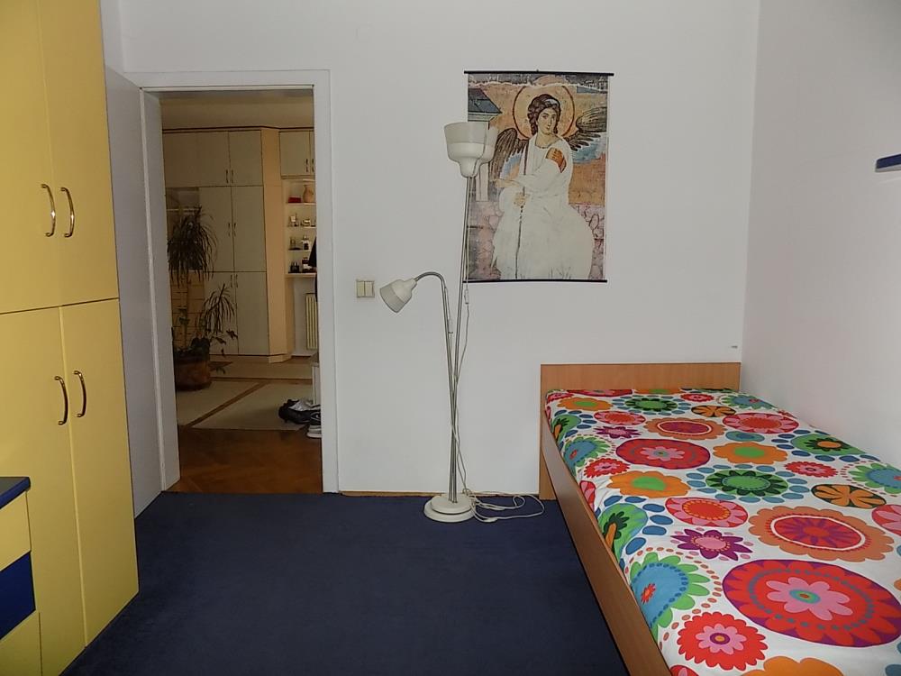 Na prodaju komforan stan u strogom centru 5