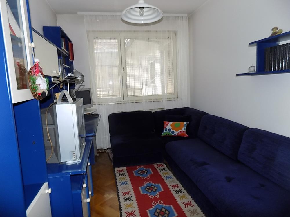 Na prodaju komforan stan u strogom centru 6