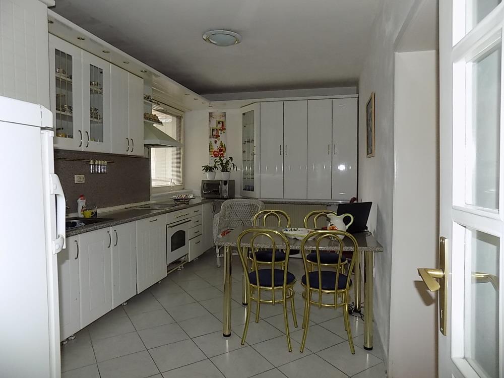 Na prodaju komforan stan u strogom centru 12