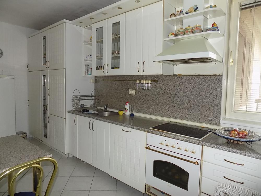 Na prodaju komforan stan u strogom centru 13