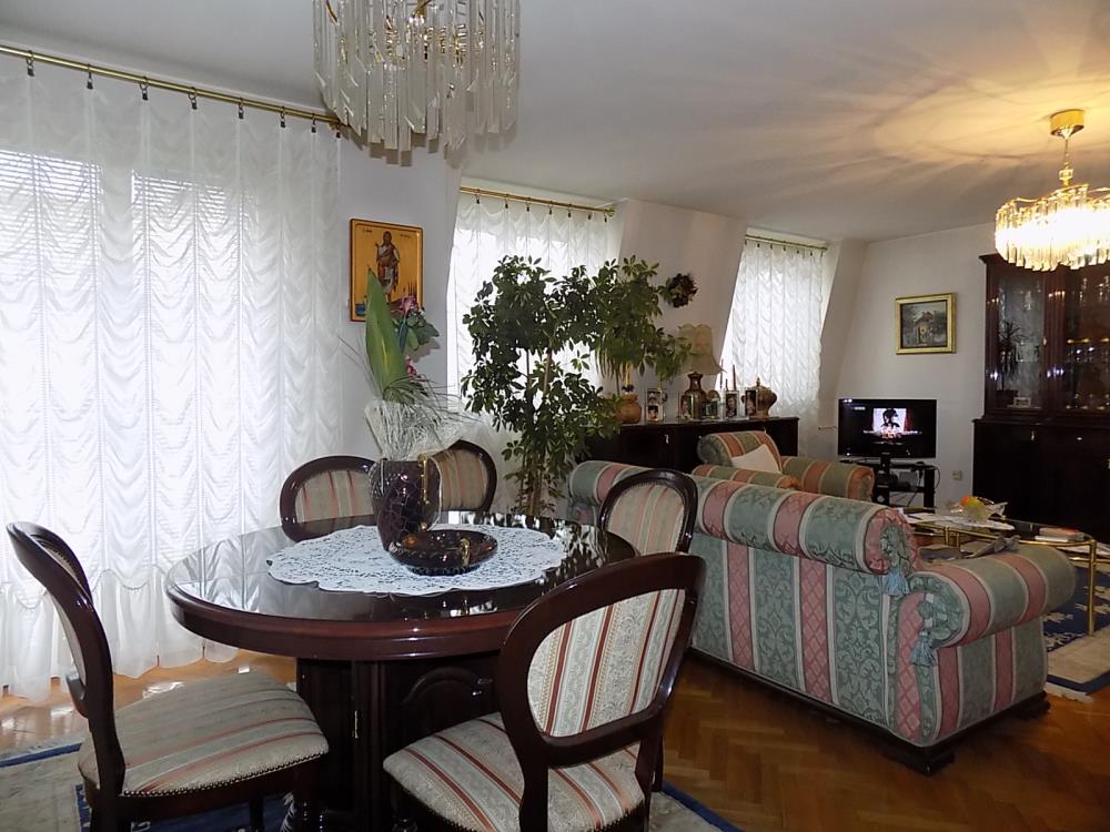 Na prodaju komforan stan u strogom centru 14