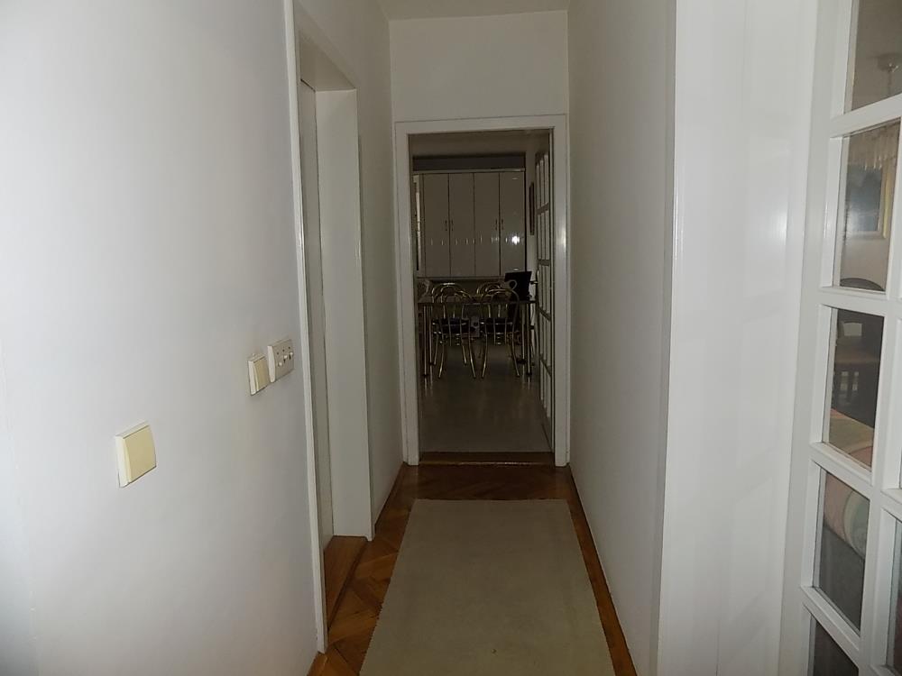 Na prodaju komforan stan u strogom centru 8