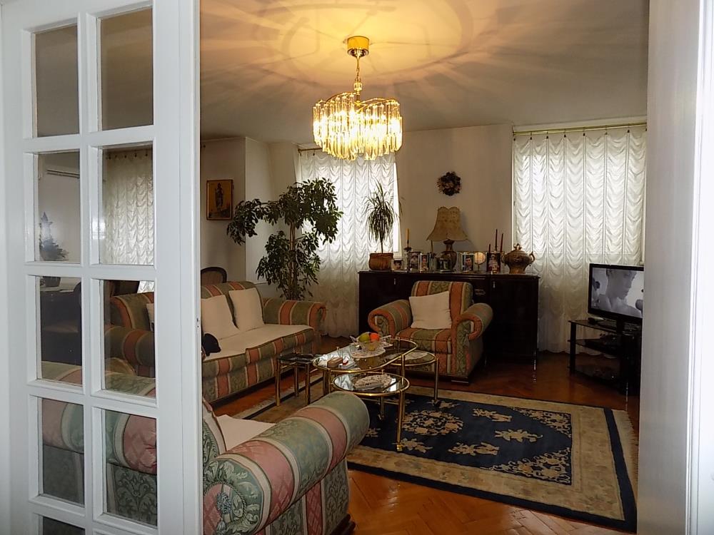 Na prodaju komforan stan u strogom centru 9