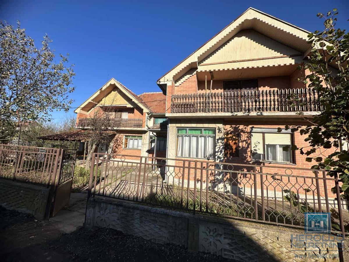 Na prodaju kuća sa halom u Ćupriji 2