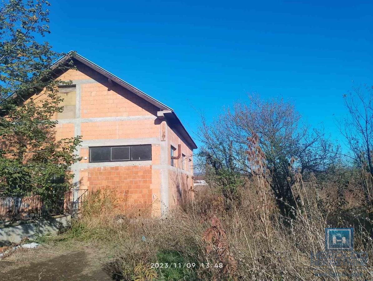 Na prodaju kuća sa halom u Ćupriji 18