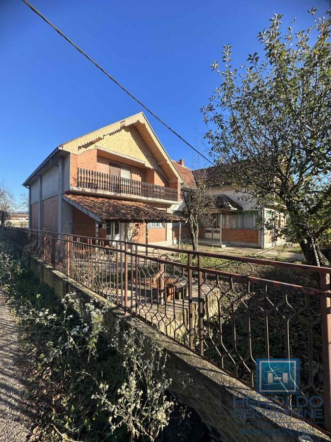 Na prodaju kuća sa halom u Ćupriji 10