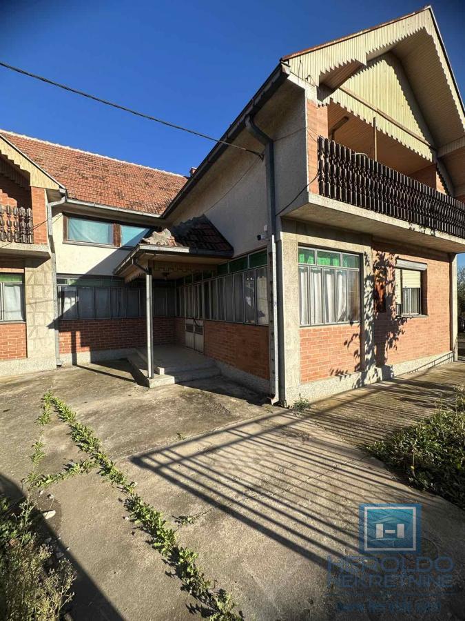 Na prodaju kuća sa halom u Ćupriji 12