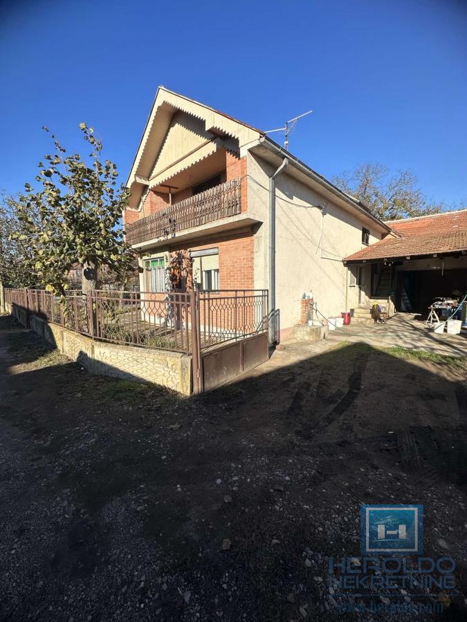 Na prodaju kuća sa halom u Ćupriji 14