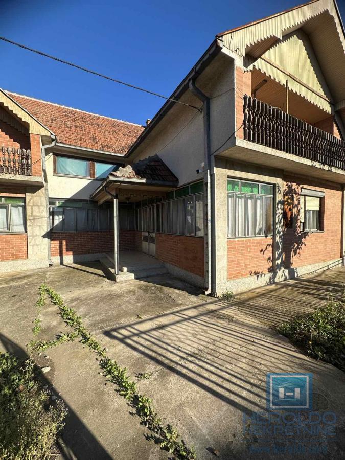 Na prodaju kuća sa halom u Ćupriji 9