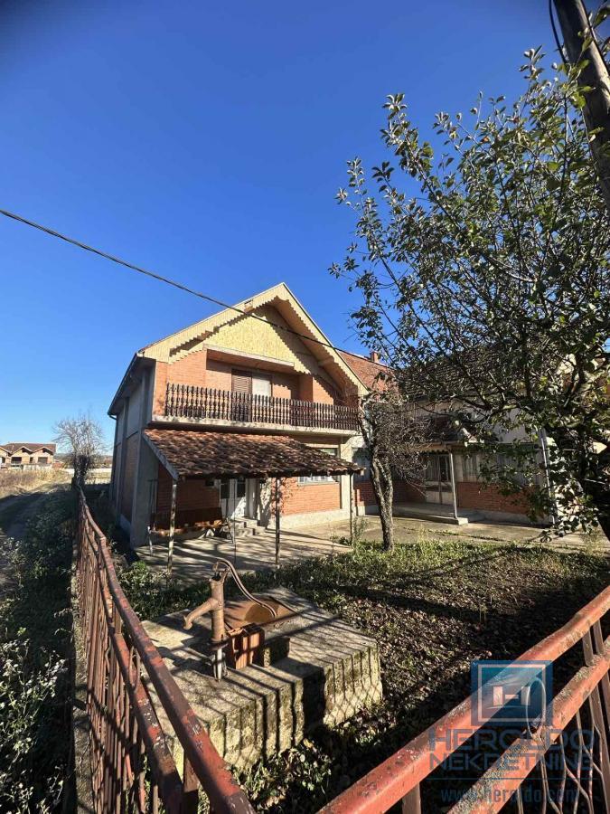 Na prodaju kuća sa halom u Ćupriji 4