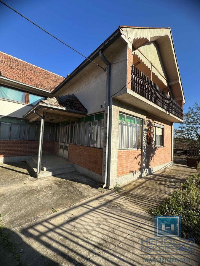 Na prodaju kuća sa halom u Ćupriji 6