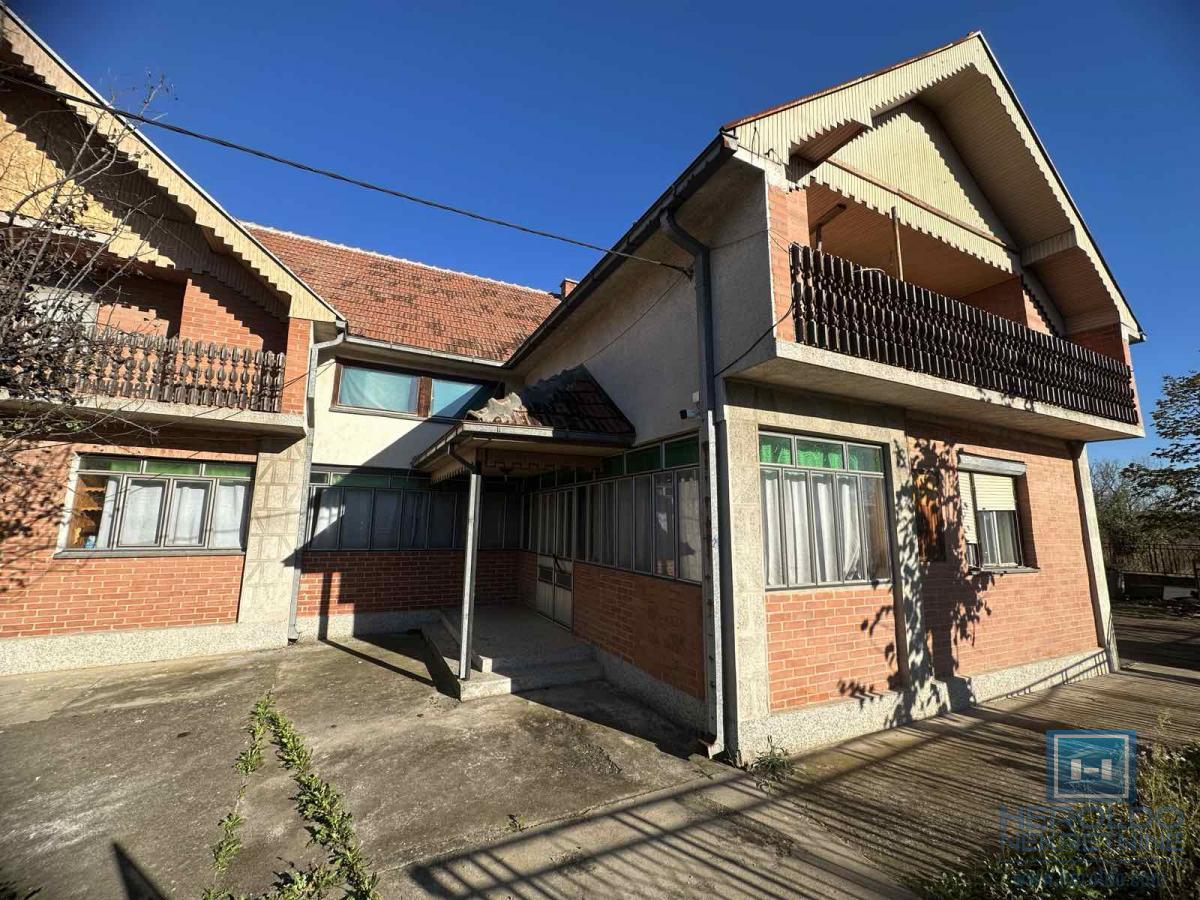 Na prodaju kuća sa halom u Ćupriji 8