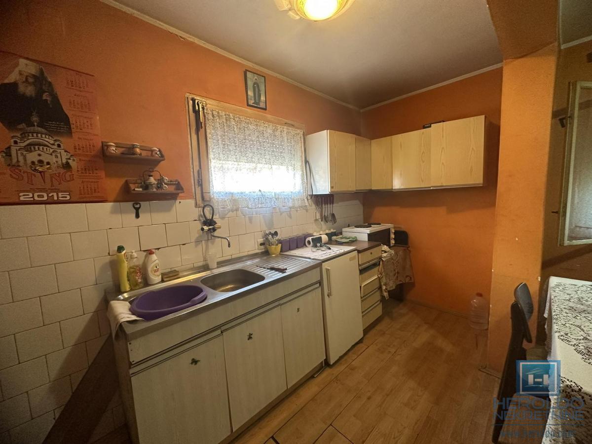 Na prodaju kuća sa pomoćnim objektima u Senju 14