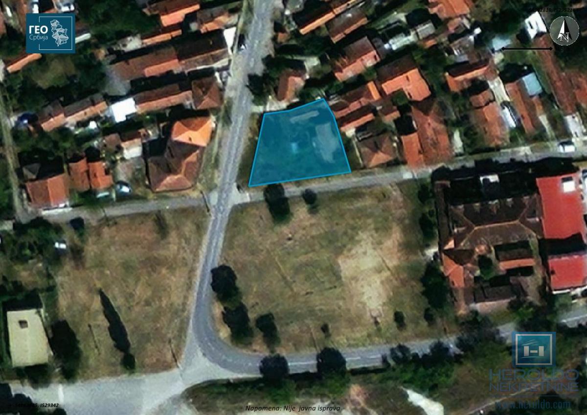 Na prodaju kuća sa prostranim placem 4