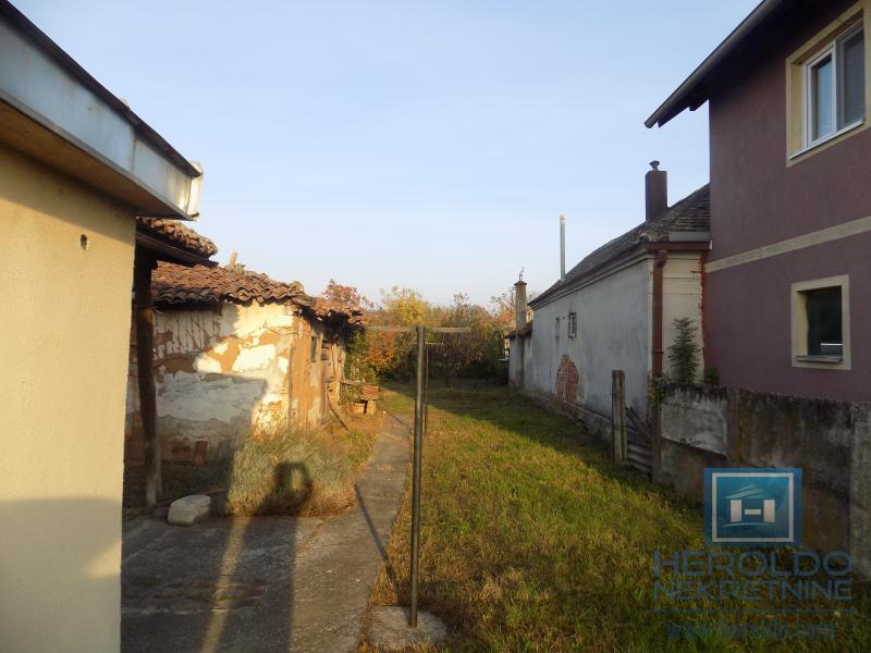 Na prodaju kuća u blizini škole 2