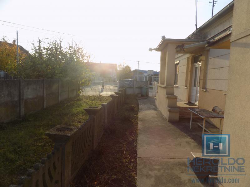 Na prodaju kuća u blizini škole 3