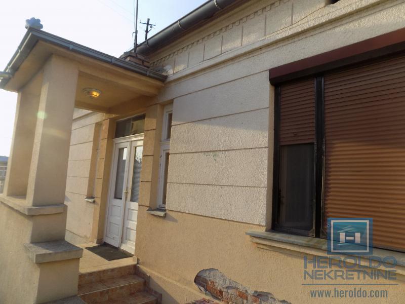 Na prodaju kuća u blizini škole 4