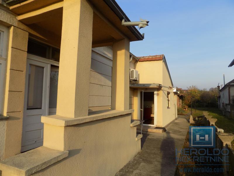 Na prodaju kuća u blizini škole 17