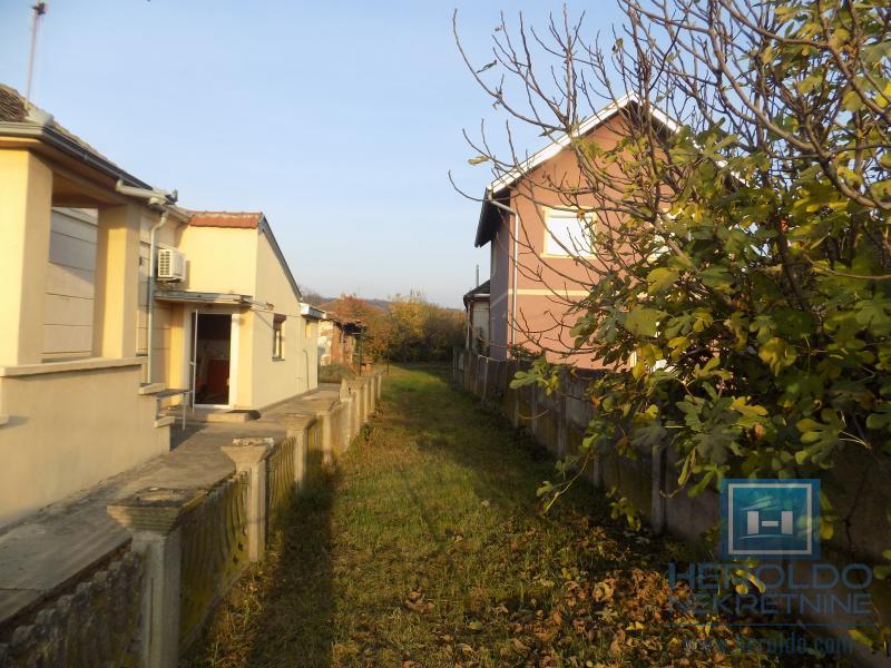 Na prodaju kuća u blizini škole 19