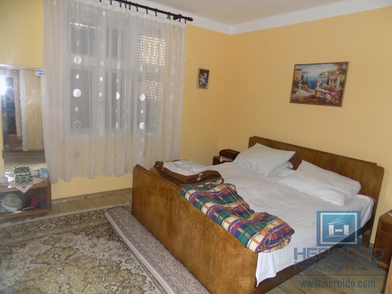 Na prodaju kuća u blizini škole 15