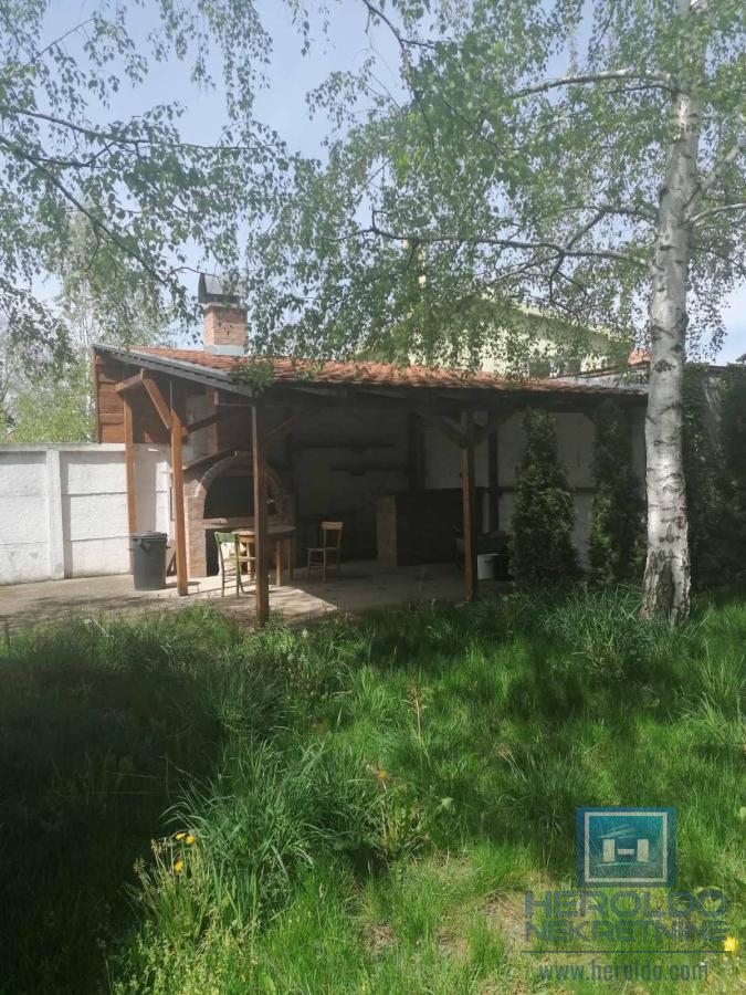 Na prodaju kuća u centru Ćuprije 4