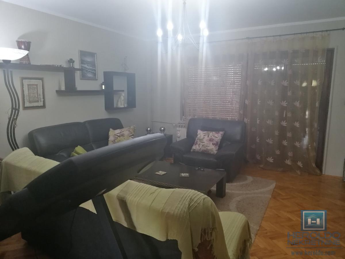 Na prodaju kuća u centru Ćuprije 6