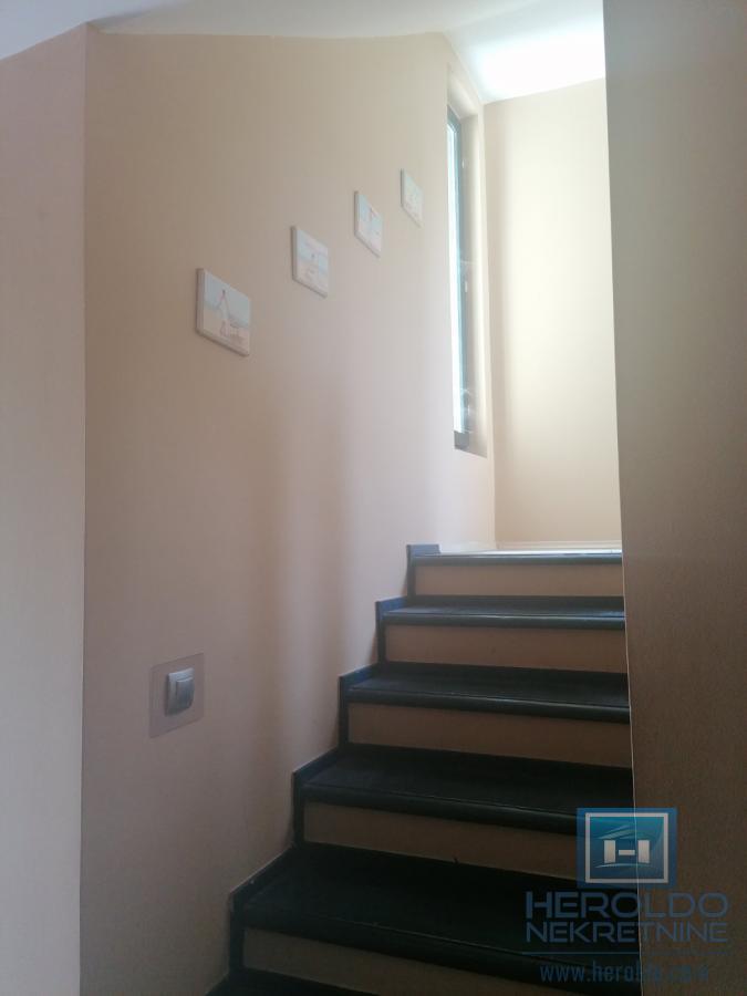 Na prodaju kuća u centru Ćuprije 7