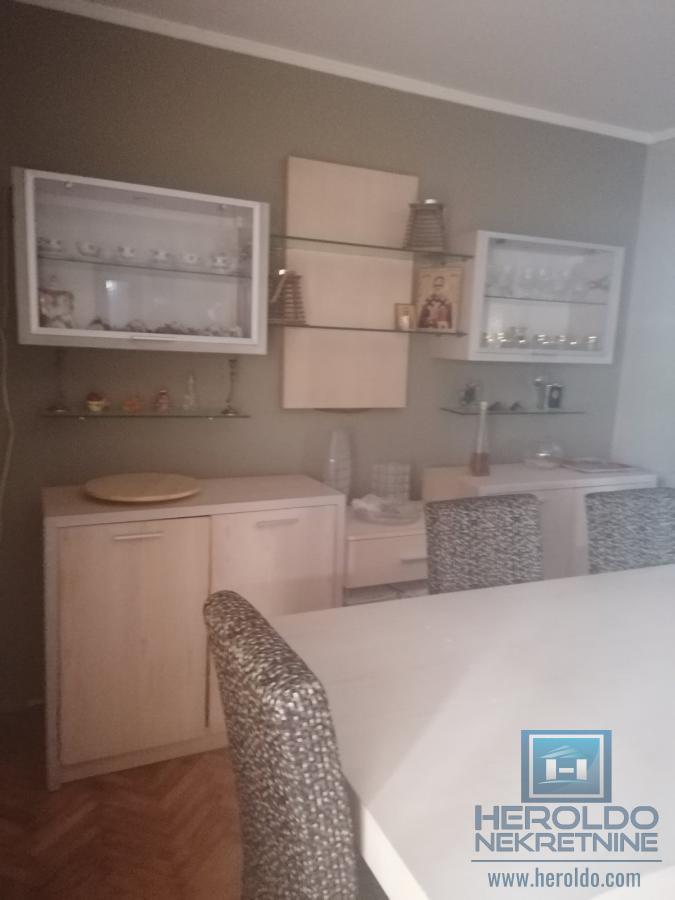 Na prodaju kuća u centru Ćuprije 8