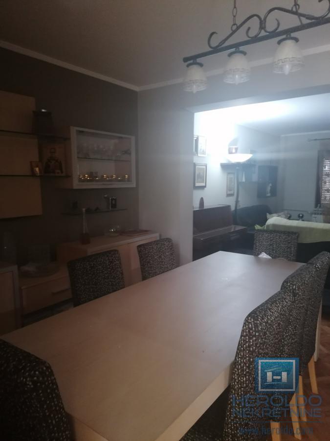 Na prodaju kuća u centru Ćuprije 11