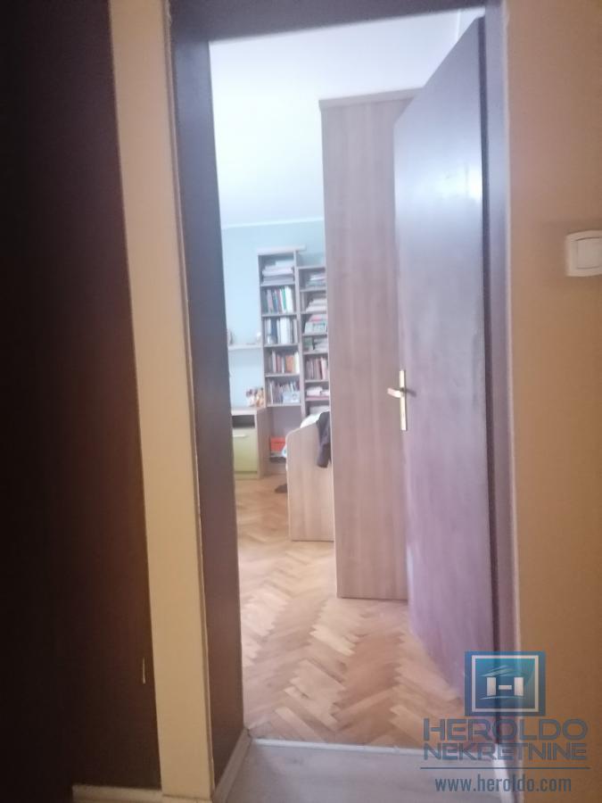 Na prodaju kuća u centru Ćuprije 14