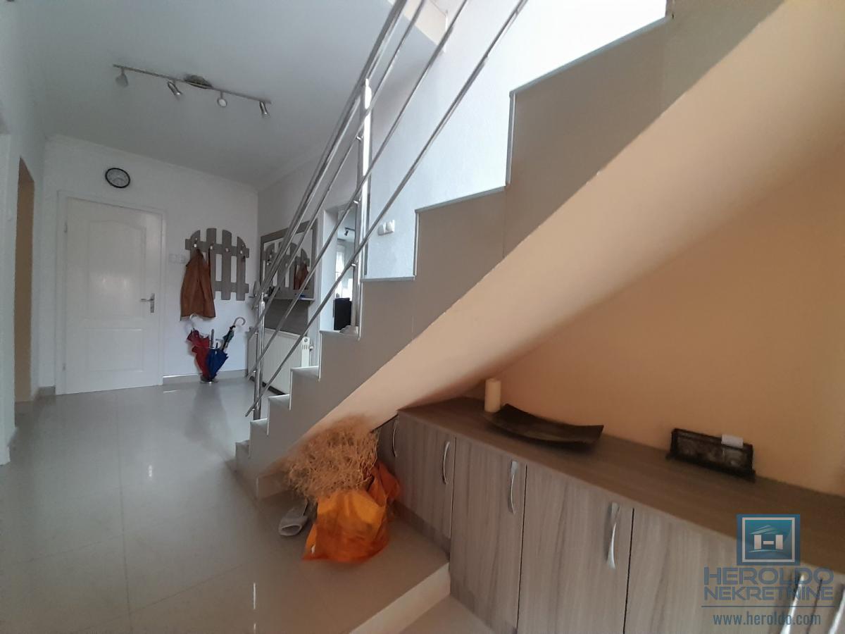 Na prodaju kuća u Ćupriji 23