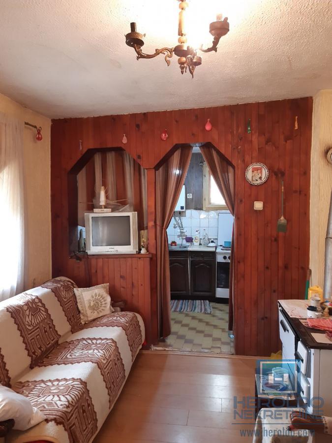 Na prodaju kuća u Mijatovcu 3