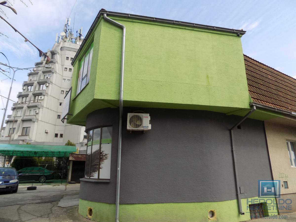 Na prodaju lokal pored hotela Petrus 2