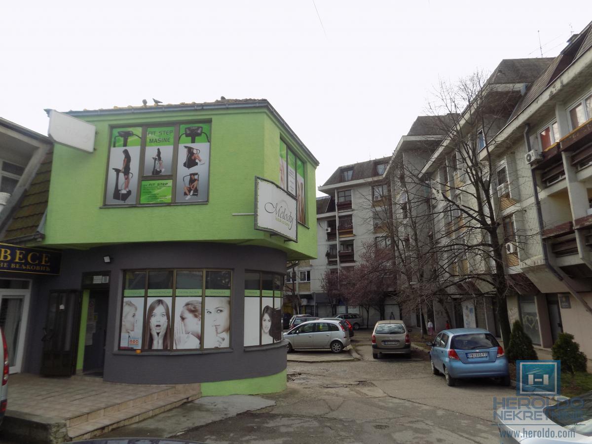 Na prodaju lokal pored hotela Petrus 4