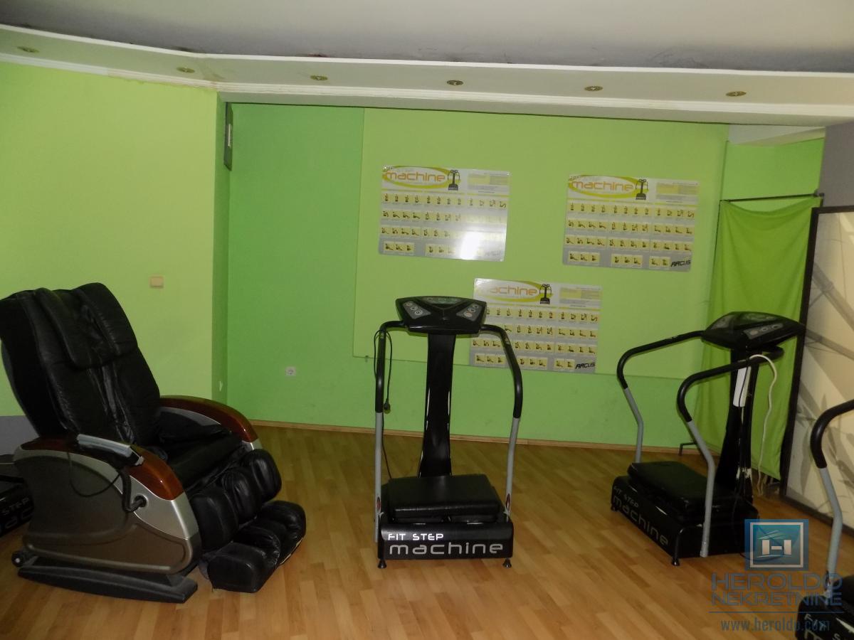 Na prodaju lokal pored hotela Petrus 5