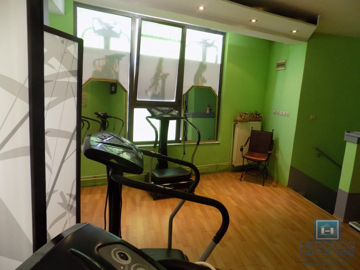 Na prodaju lokal pored hotela Petrus 7