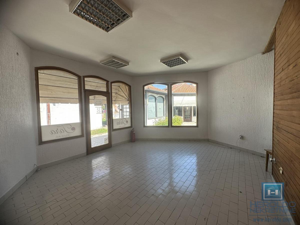 Na prodaju lokal u centru Ćuprije 4