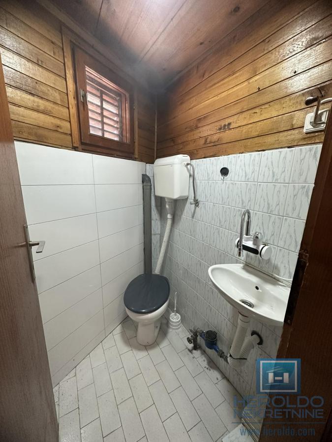 Na prodaju lokal u centru Ćuprije 7