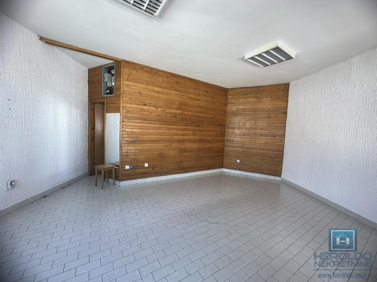 Na prodaju lokal u centru Ćuprije 2