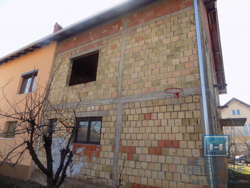 Na prodaju nezavršena kuća 4