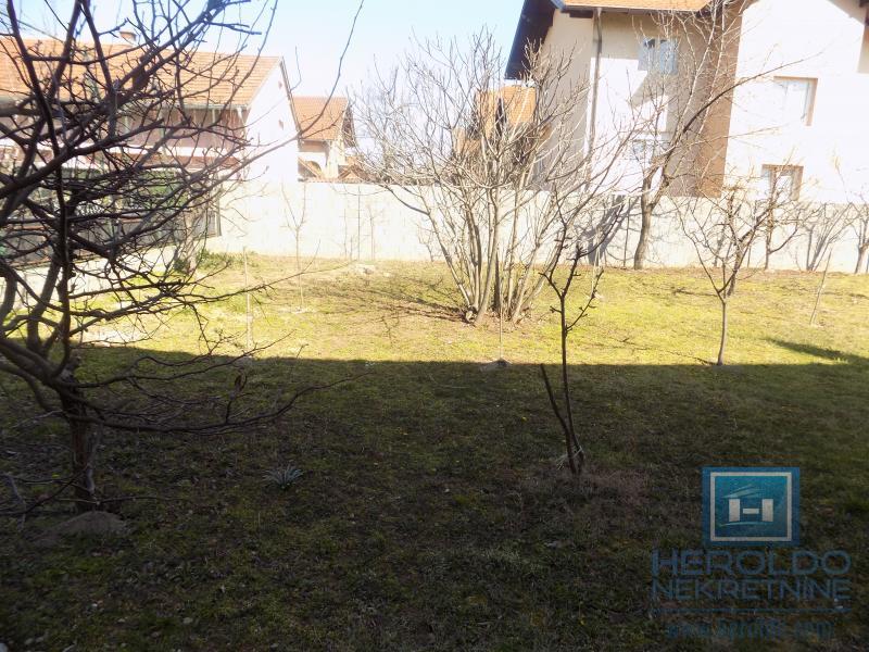 Na prodaju nezavršena kuća 5