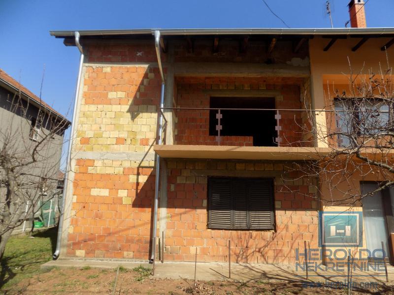 Na prodaju nezavršena kuća 6