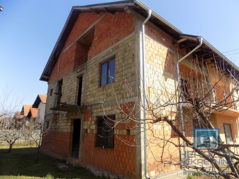 Na prodaju nezavršena kuća 2