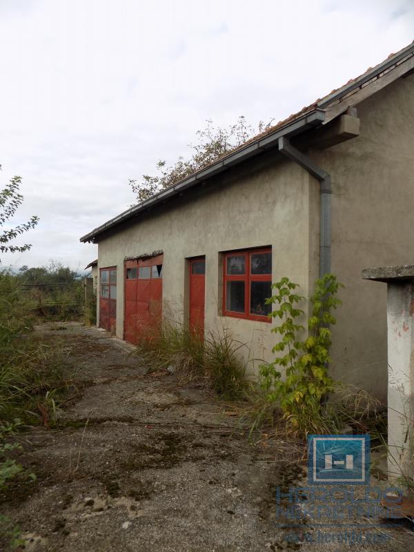 Na prodaju nezavršena kuća u Ćupriji 6