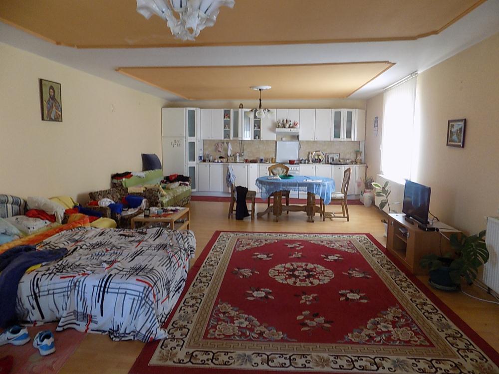 Na prodaju poslovni objekat 13