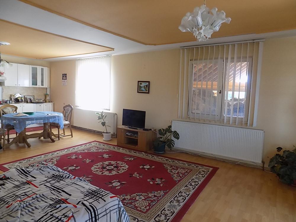 Na prodaju poslovni objekat 15