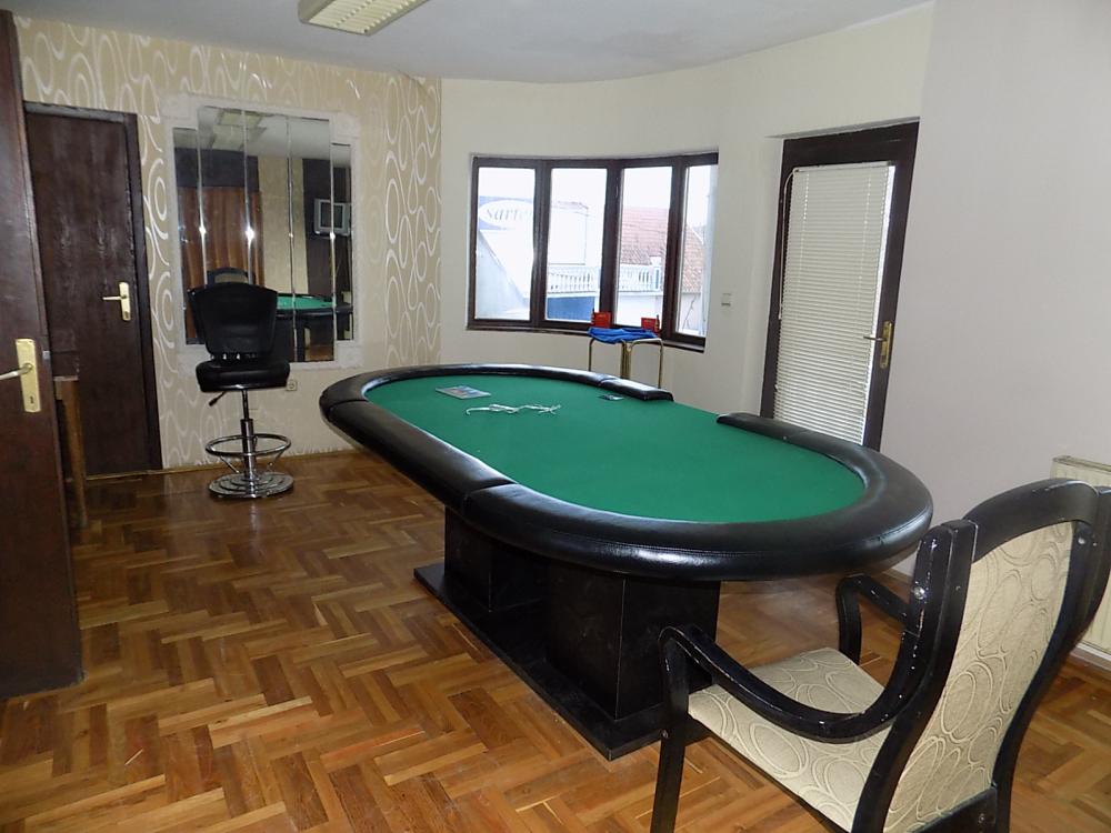 Na prodaju poslovni objekat 8