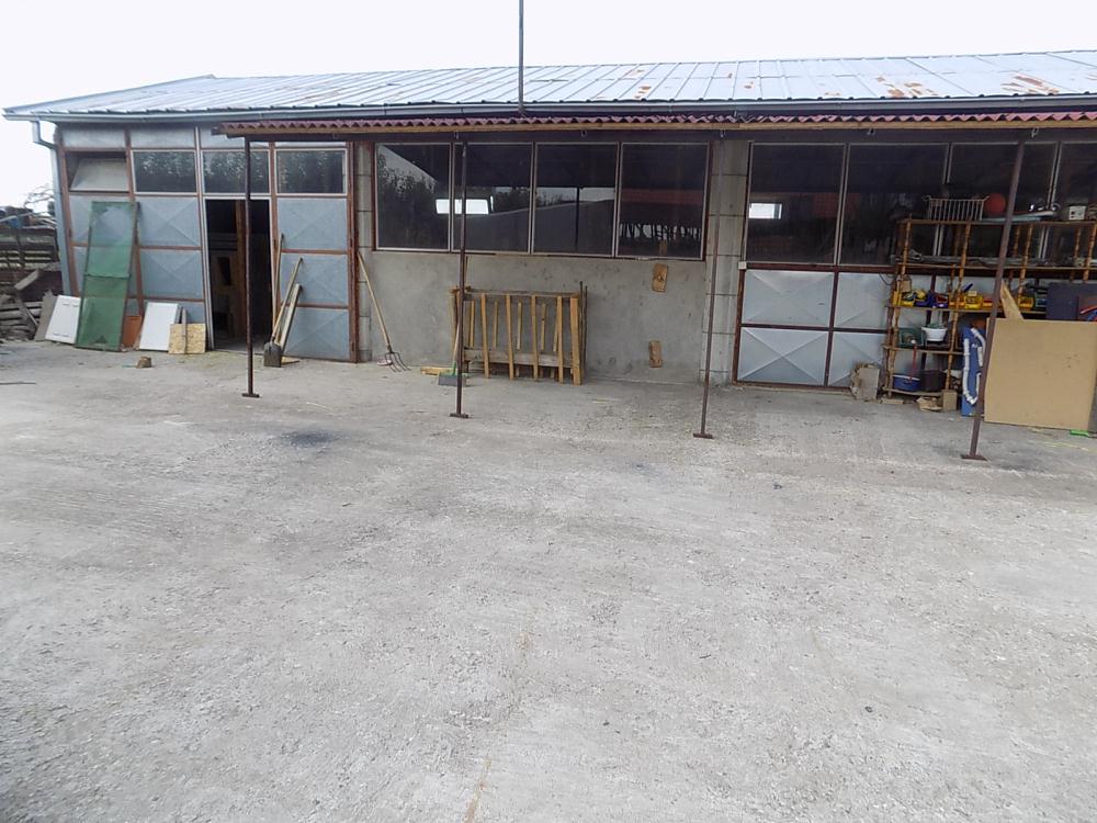 Na prodaju poslovni objekat 24