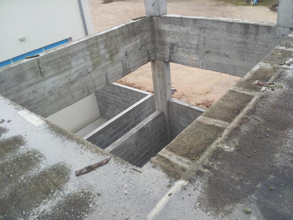 Na prodaju poslovni objekat 8